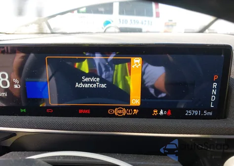 2024 Ford Mustang Mach-E Select z USA, uszkodzony, nr VIN 3FMTK1R48RMA23020